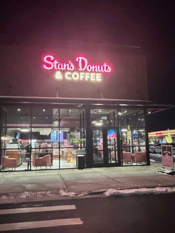 Stans_donuts_naperville_featured