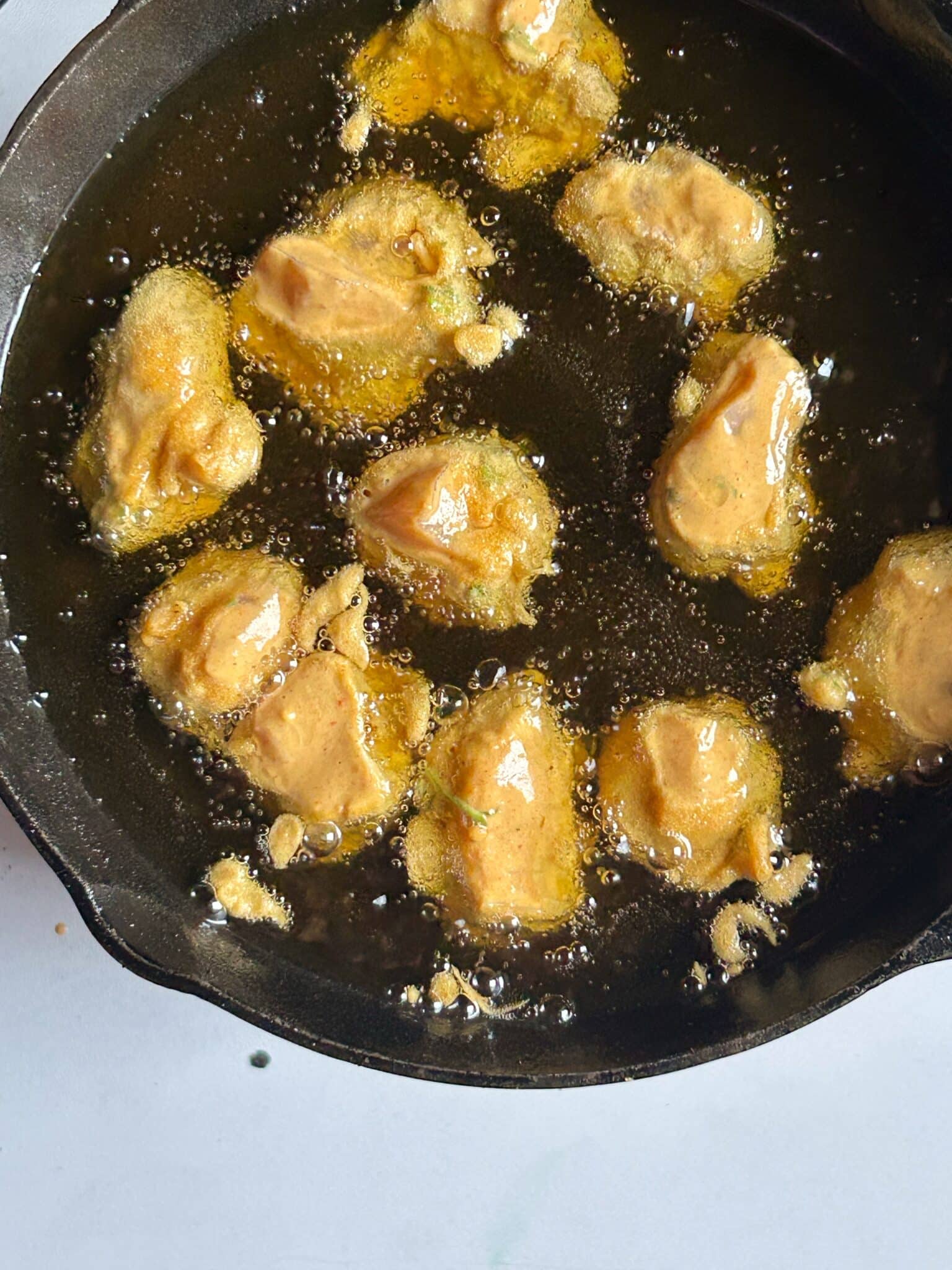 Boneless chicken cubes dipped in pakora batter and fried until golden brown Boneless chicken cubes dipped in pakora batter and fried until golden brown