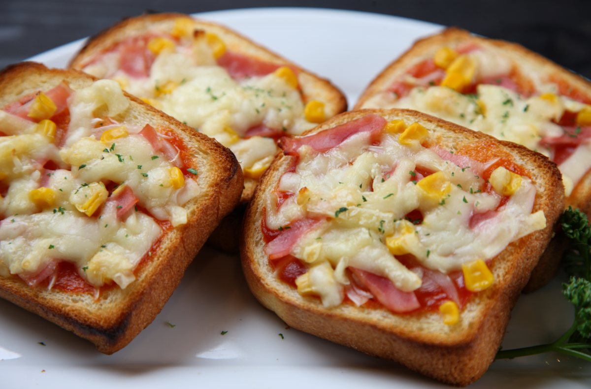 Fun easy lunch ideas: Bread pizza