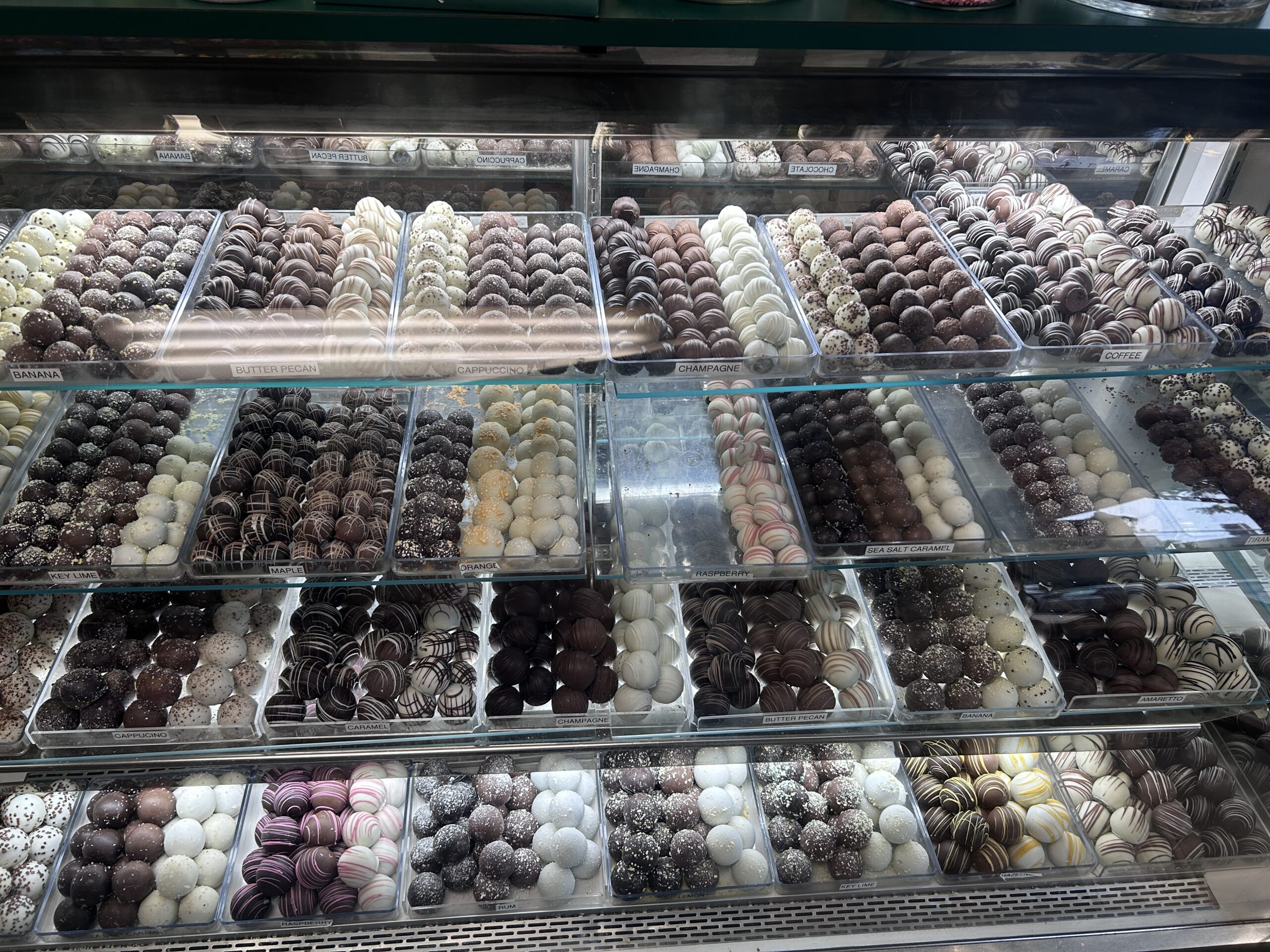 Highlights Naper Nuts and Sweets