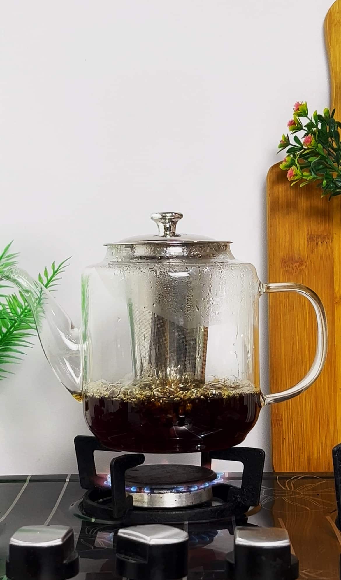 In kettle , add water, add tea leaves, sugar and cardamom